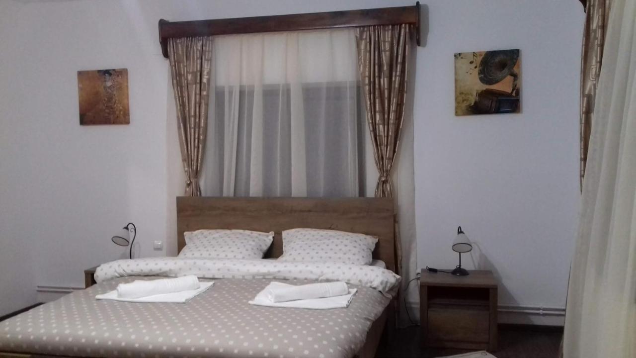 شقة Casa Radu Novaci-Străini المظهر الخارجي الصورة