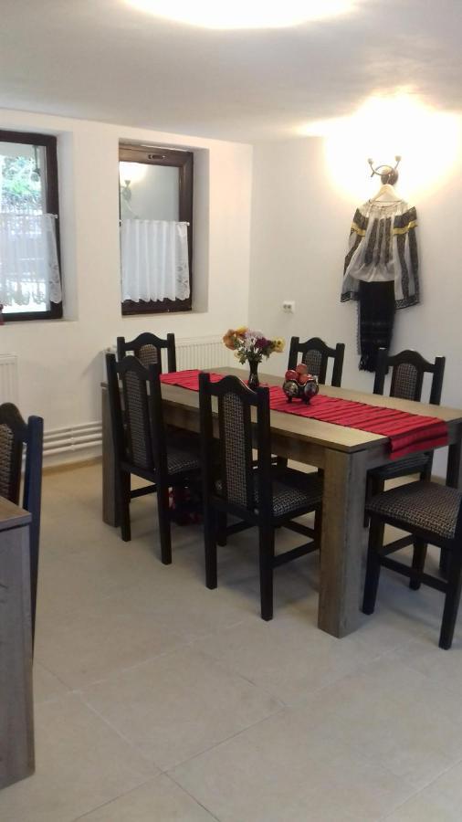 شقة Casa Radu Novaci-Străini المظهر الخارجي الصورة