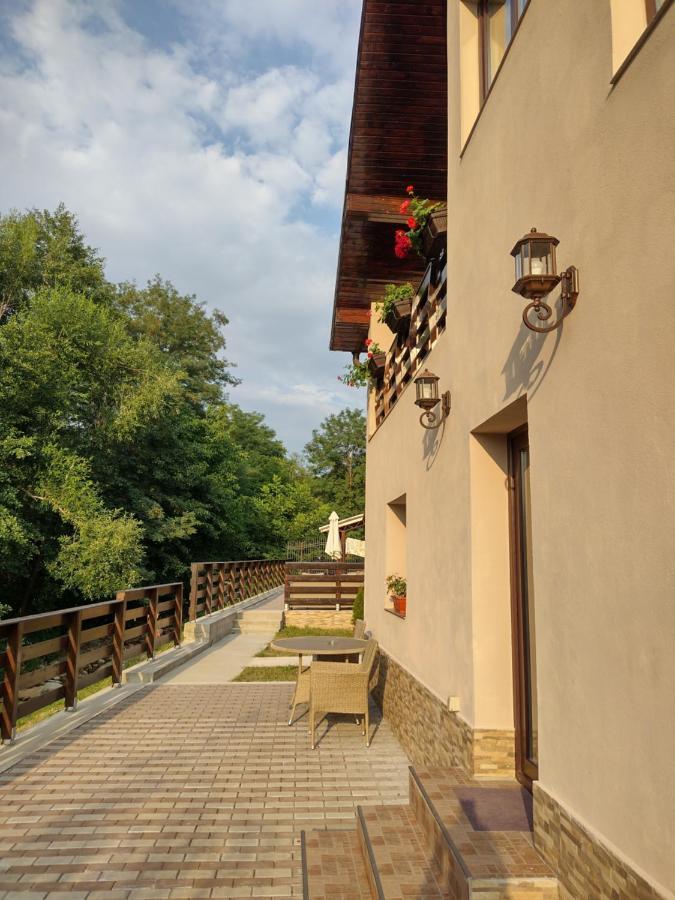 شقة Casa Radu Novaci-Străini المظهر الخارجي الصورة